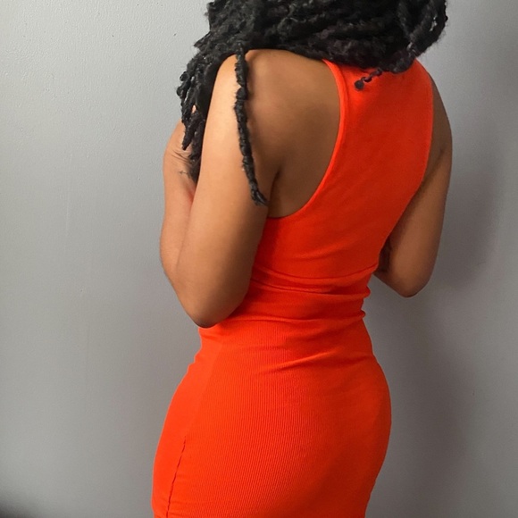 Solid Ribbed Midi Dress - Picture 5 of 5